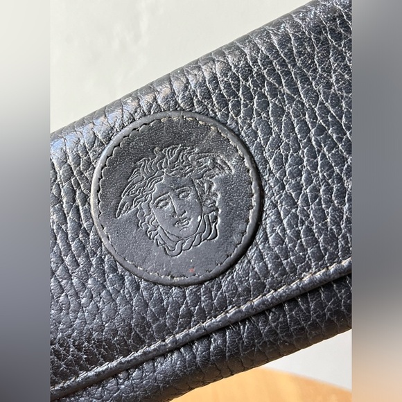 Versace Medusa Black Leather 6 Key Holder - Picture 2 of 16